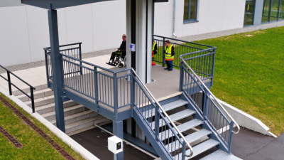 How to Install a Wheelchair Lift Outdoors in 2026?