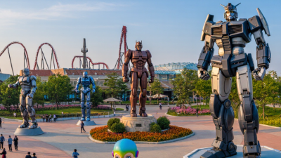 What Are the Safety Standards for Theme Park Statues?