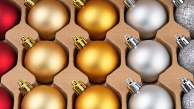 How to Choose Shatterproof Christmas Balls for Global Buyers