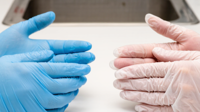 How to Compare Medical and Non Medical Gloves?