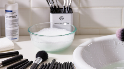 2026 Top How to Sanitize Makeup Brushes Between Clients?