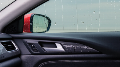 How to Fix Water Leaking Around Auto Glass?