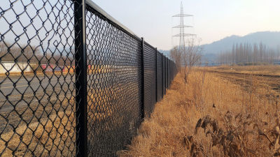 Chinese Chain Link Mesh Fence Industry Thrives Amidst US China Tariff Impacts on Manufacturing