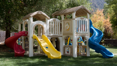 Creative Benefits of Using Plastic Playsets for Child Development in Early Learning