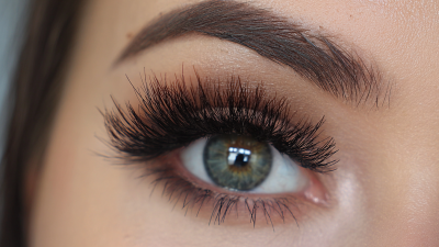 The Ultimate Guide to Achieving Stunning Lashes with a DIY Eyelash Kit at Home
