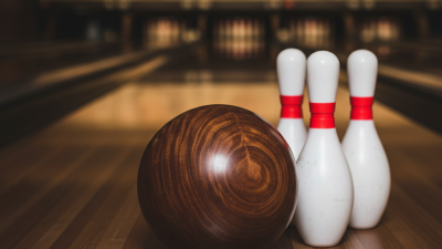 What is a Wooden Bowling Ball and How to Choose One?