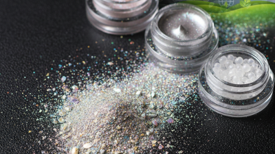 What is synthetic mica powder and how is it used?