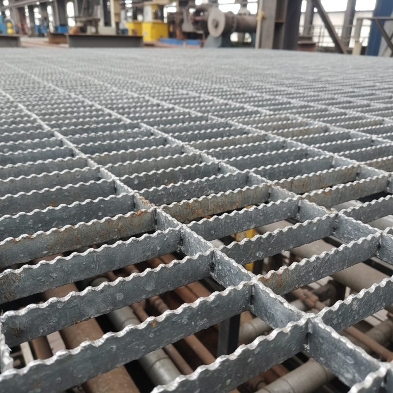 What are the Benefits of Serrated Bar Grating for Industrial Use
