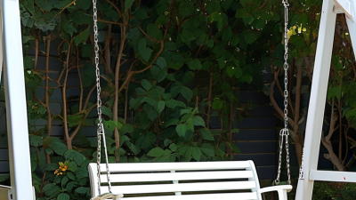 What is a White Swing Set and How to Choose the Best One?
