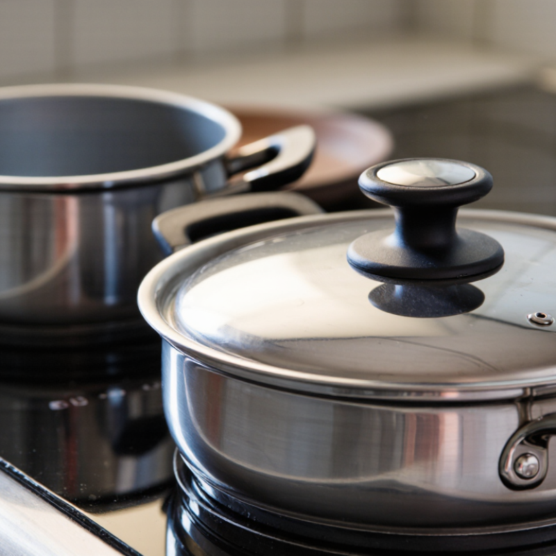 What Is a Universal Saucepan Lid and How Does It Fit?