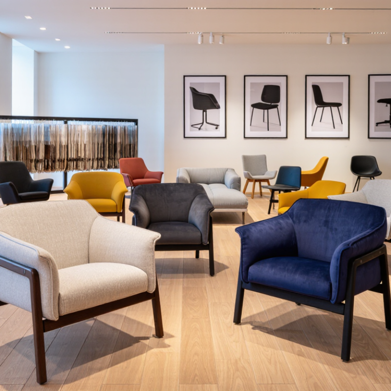 How to Choose Arm Chairs for Wholesale Buying?