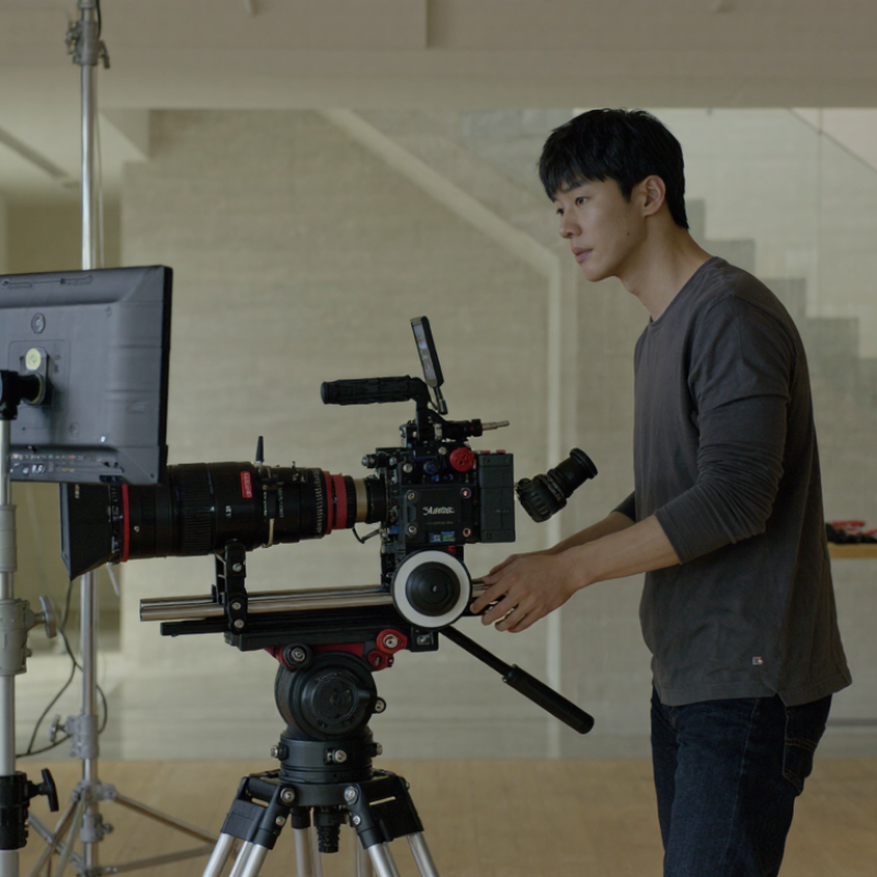 Why Use a Vertical Camera Slider for Filmmaking?