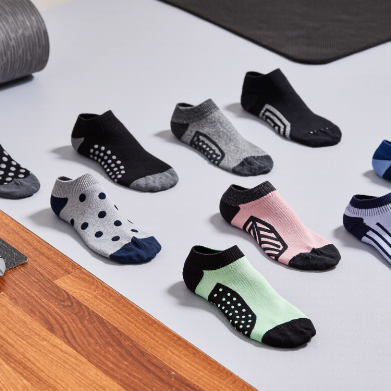 Top 10 Traction Socks for Better Grip?