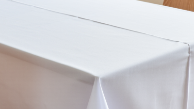 What Is a Fitted Tablecloth?