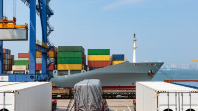How to Choose the Right Cargo Containers for Global Shipping