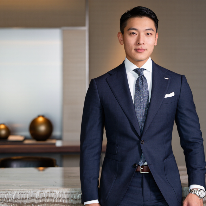 How to Choose Suit Accessories for Men