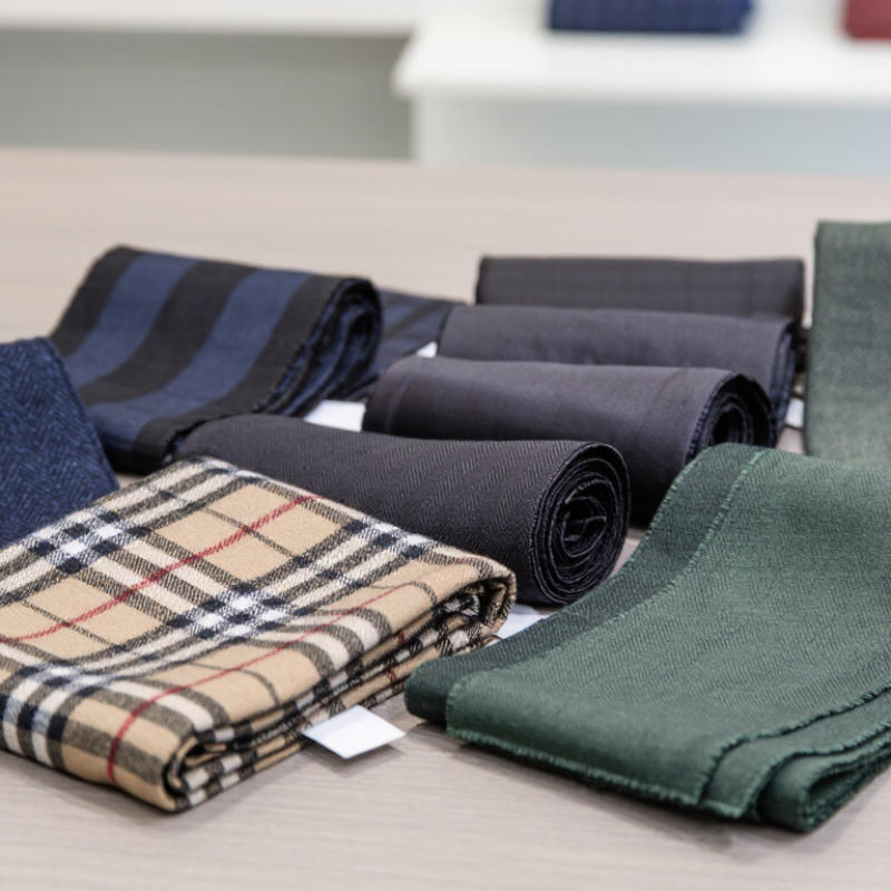 How to Choose Quality Men Woven Scarves for Wholesale?