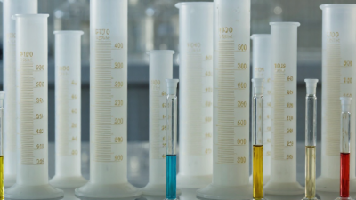 2026 How to Choose a PTFE Measuring Cylinder?