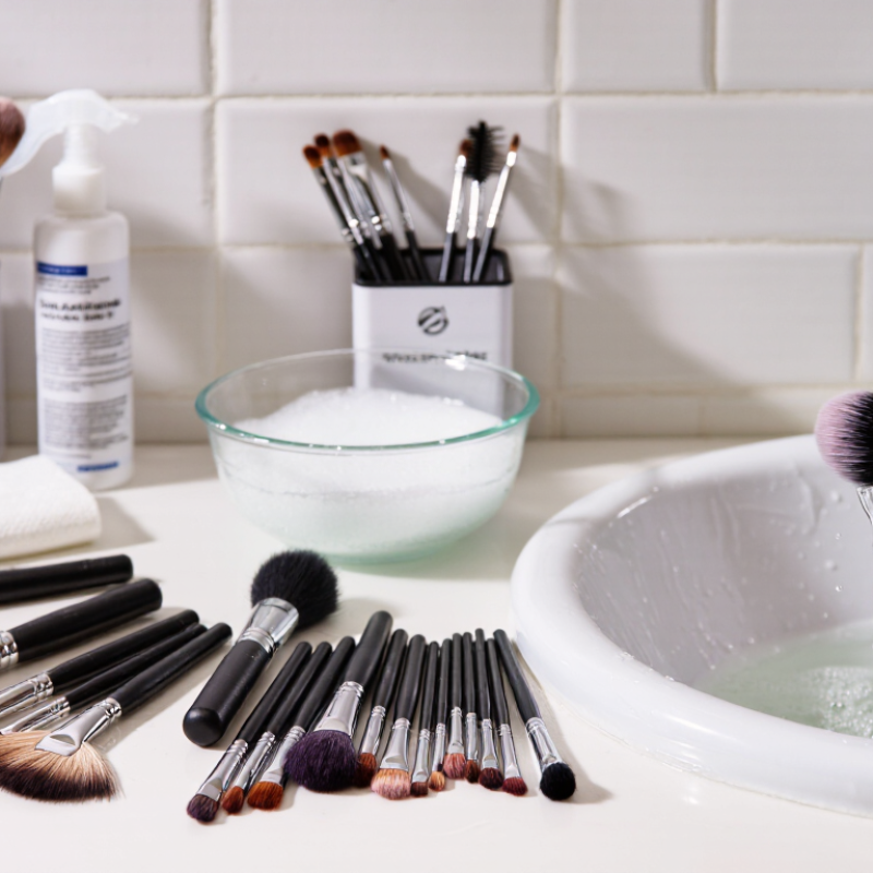 2026 Top How to Sanitize Makeup Brushes Between Clients?
