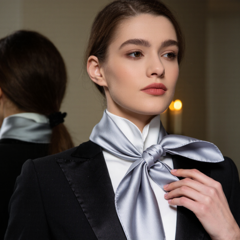 How to Tie a Silk Foulard for Formal Events?