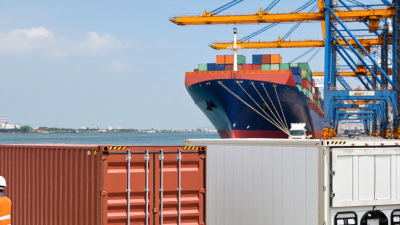 How to Choose the Right Mobile Container for Global Shipping?