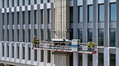 What Is an Access Mast Climber and How Does It Work?