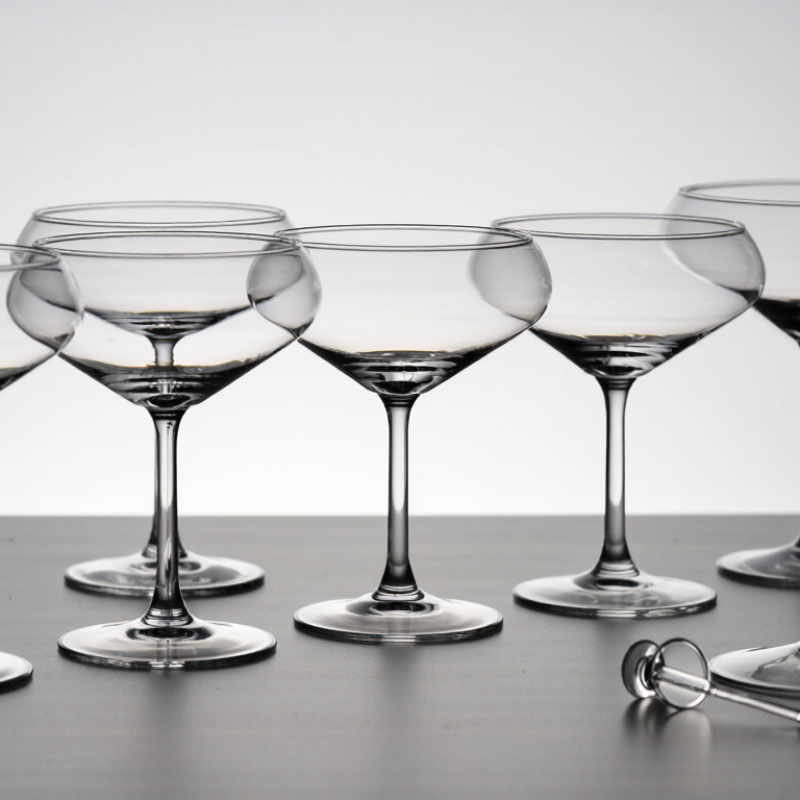 How to Choose Plastic Coupe Glasses for Global Buyers?
