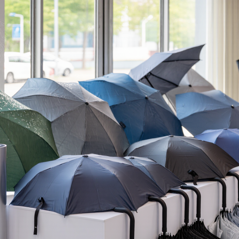 How to Choose the Best Rain Umbrellas for Global Buyers?