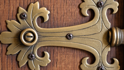 How to Choose Antique Brass Door Hinges in 2026?